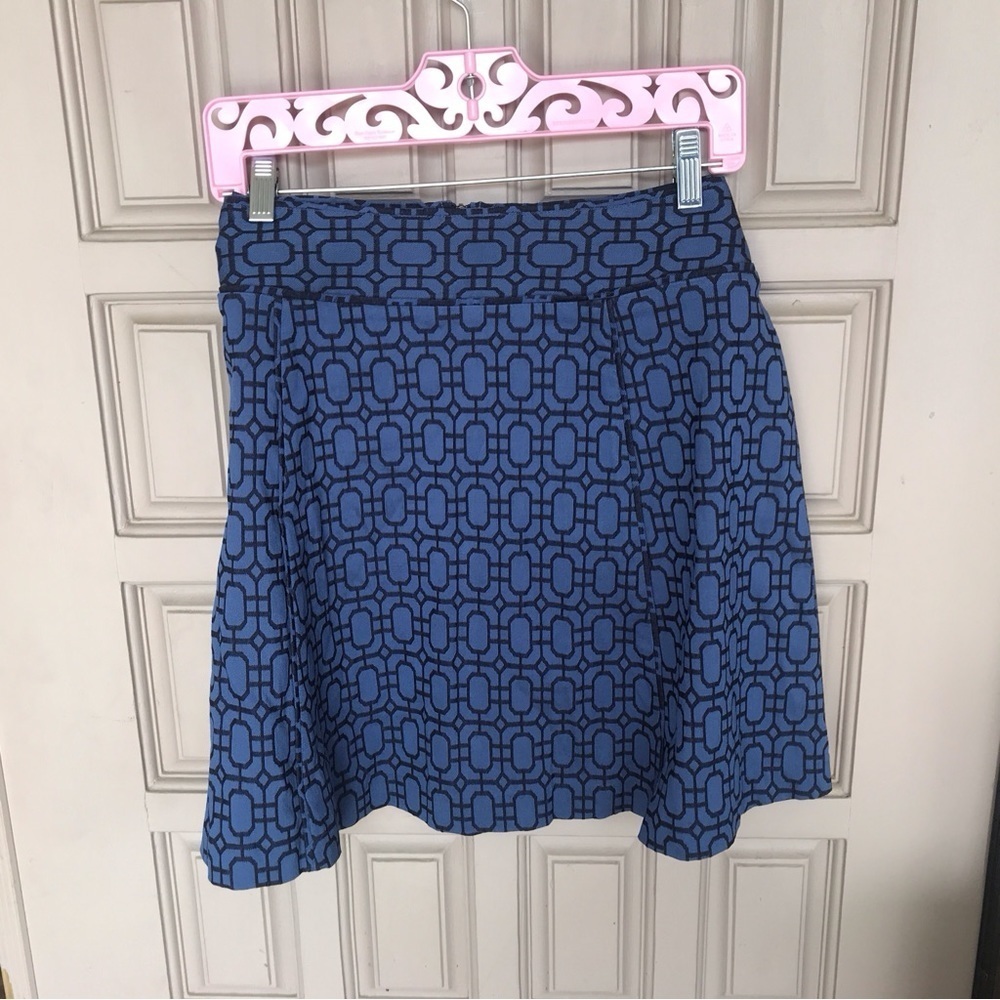 Hawthorn skirt size 12 flare zip back blue with black graphic very cute